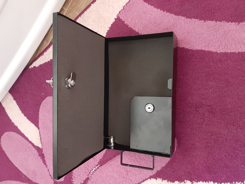 Cutie valori din metal