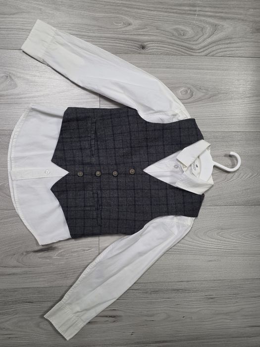 Costum H&M mar.116(5-6ani)
Aruncați o privire și la celelalte anunturi.