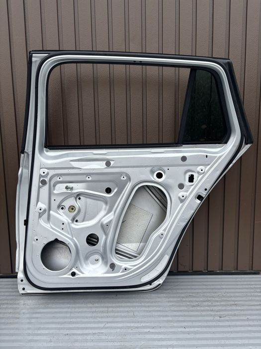 Usa dr spate Skoda Superb 3 combi cod de culoare LA7W 2015-2020