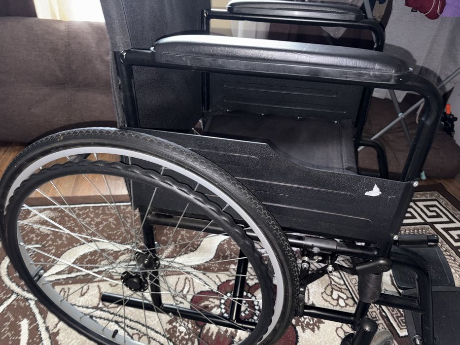 Продам инвалидную коляску