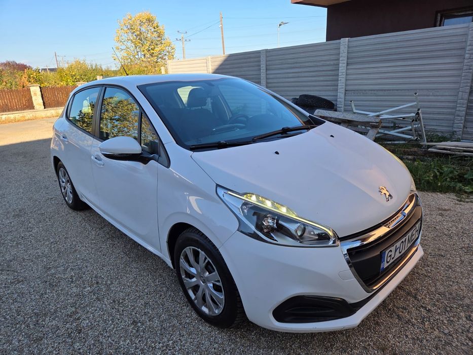 Peugeot 208 blue hdi