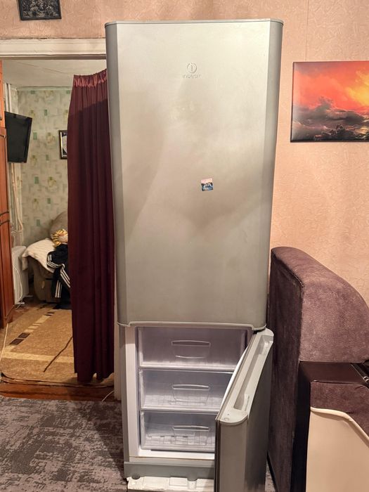 Холодильник двухкамерный