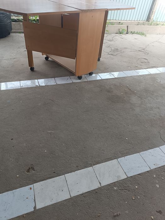 Продам стол книжка
