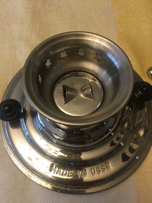 Руски самовар и полска ръчна дрелка