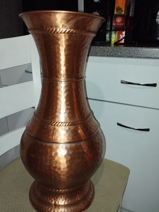 Голяма медна ваза