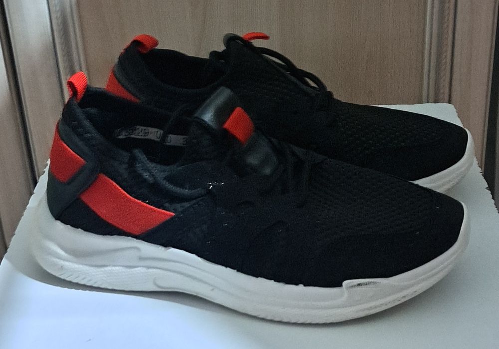 Подростковые кроссовки