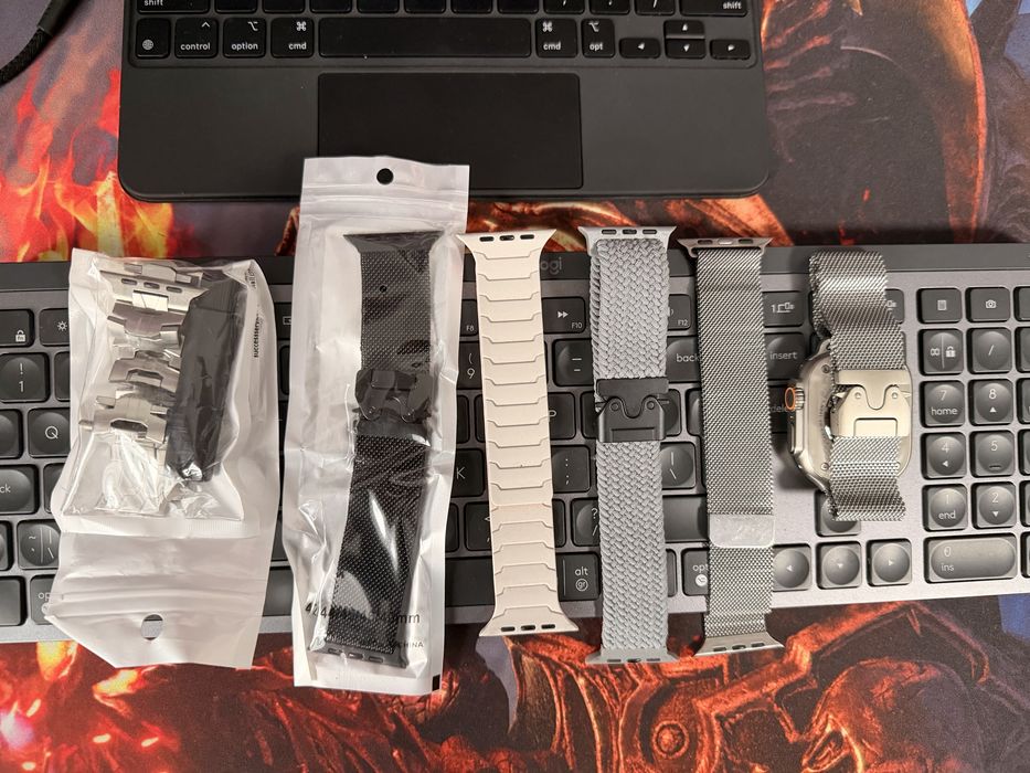 Apple watch Ultra 85% много добро състояние с 6 каишки. Пълен комплект