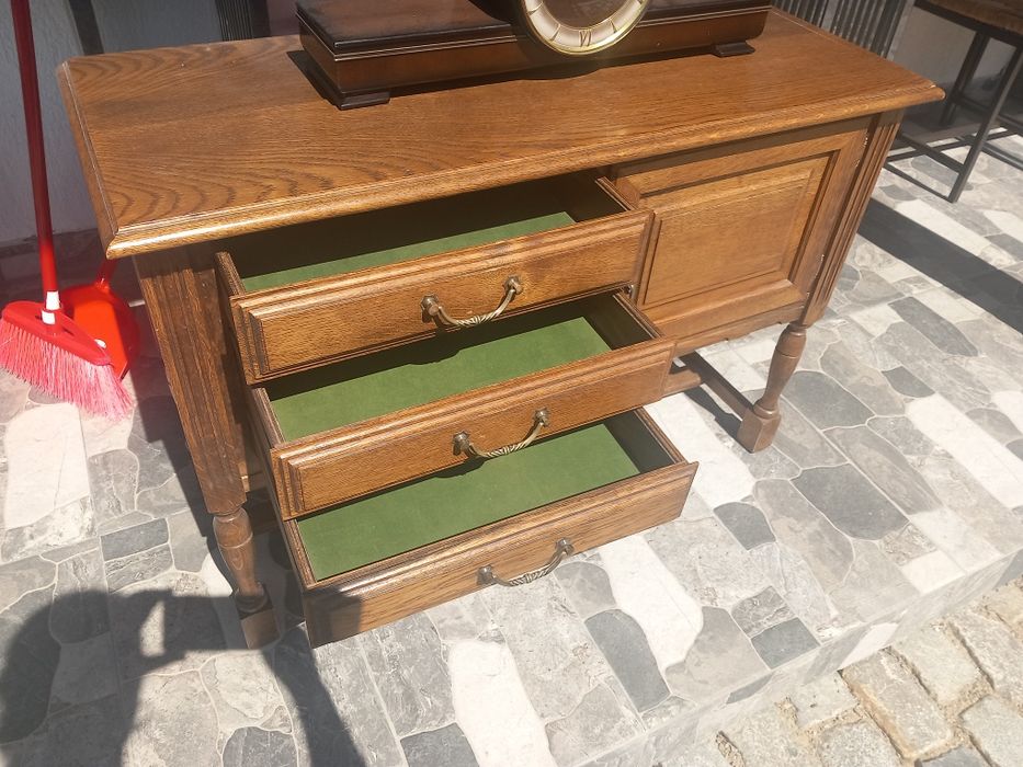 Comodă din lemn masiv (stejar) în stare Impecabila.