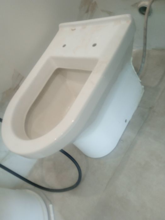 Продам унитаз б/у хорошим состаяния