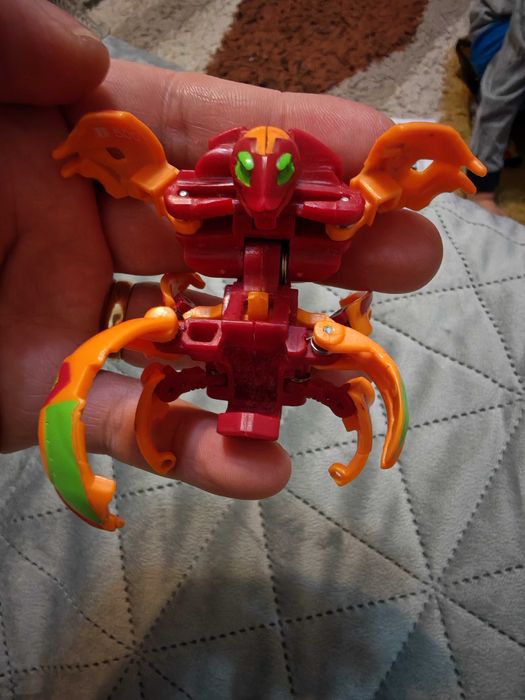 Bakugani de vânzare