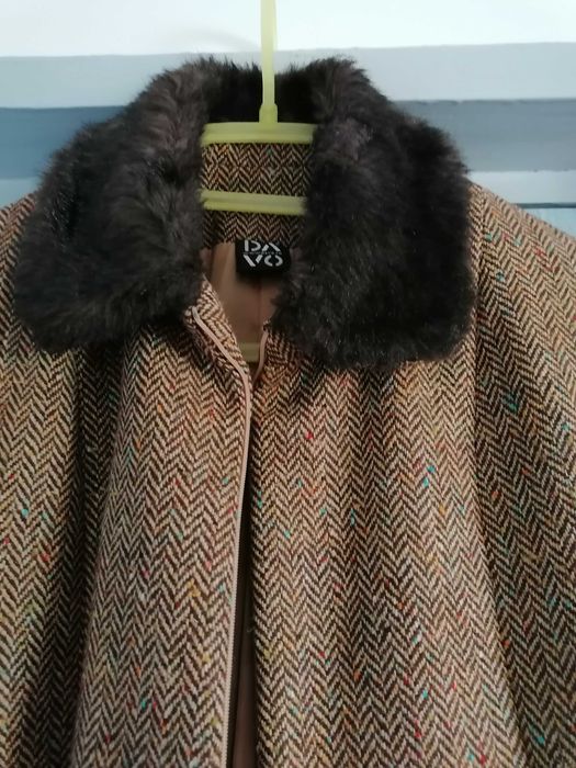 Hăinuța scurta, maro, cu lana