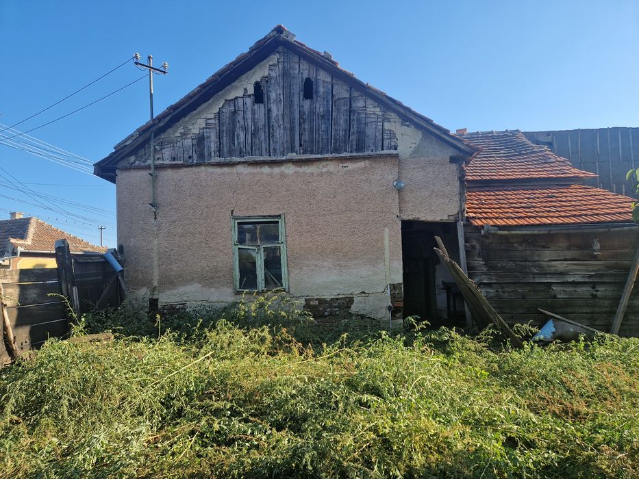 Casa de vanzare si teren