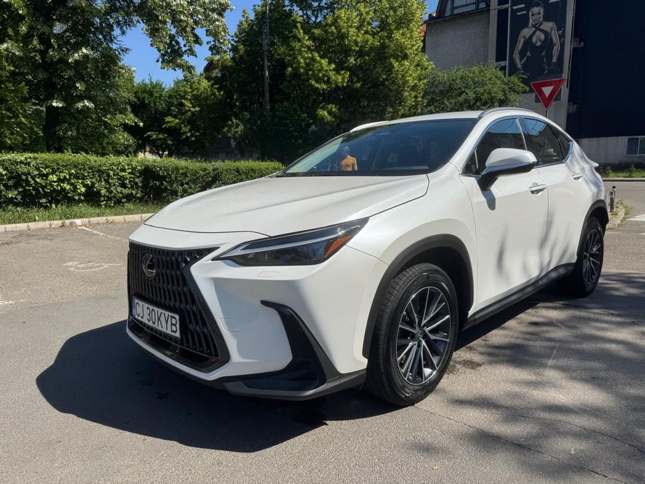 Lexus Seria NX HYBRID - Comfort Line - Adaptive Cruise - Camera - LED - Smart Key