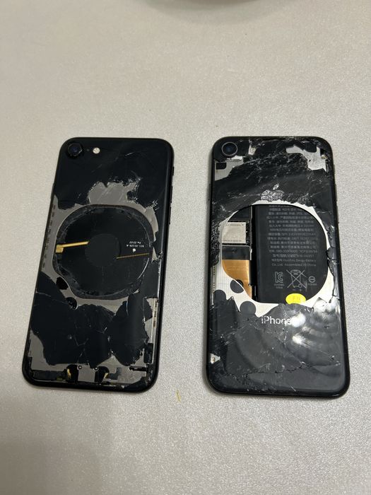 Айфон se 2020 и Айфон 8 на запчасти подробности напишите отвечу продам