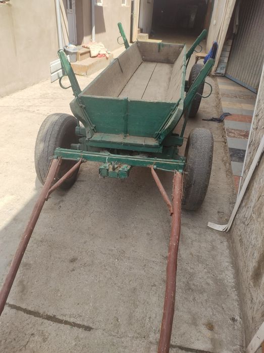 Vând căruță pe lemn cu coș din dulap