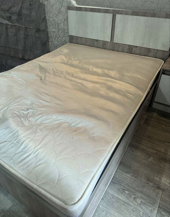 Двуспальная кровать