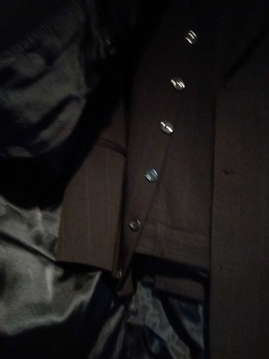 2 costume barbatesti noi 3 piese, bleumarin si  bej 52-54 ,120 lei/buc