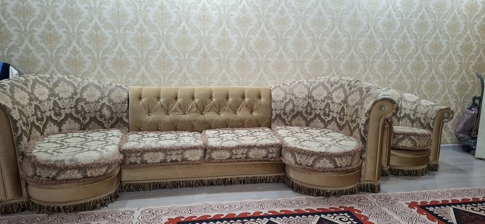 Диван с крысломь