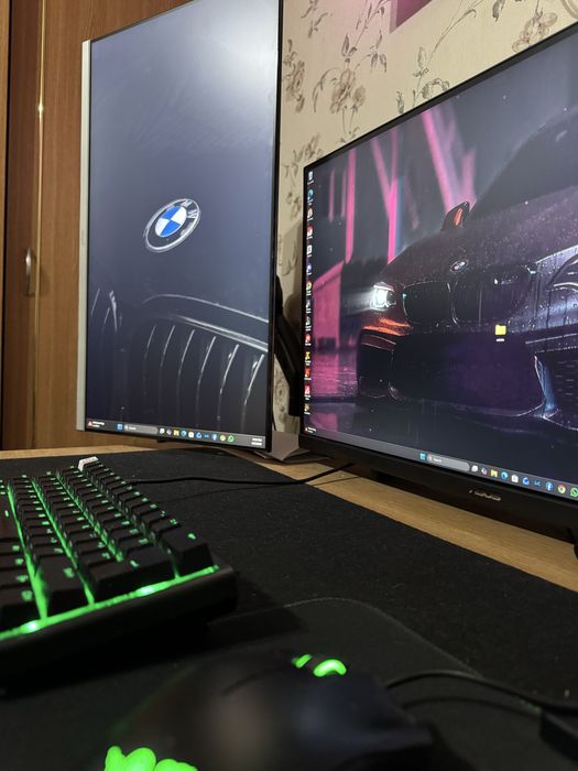 Vand 2 monitoare gaming cu suport perete