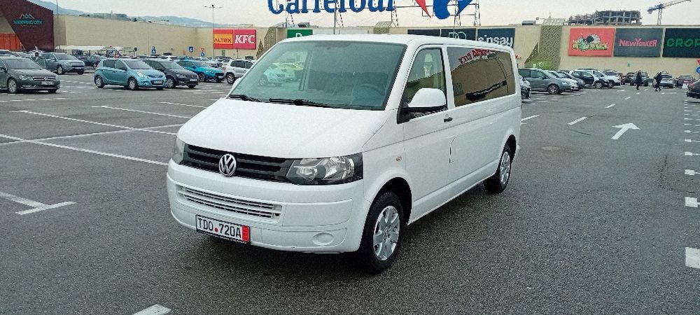 Volkswagen Transporter Caravelle 8locuri 2.0Tdi, model lung, adus de 2
