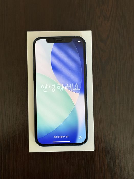 Телефони Apple iPhone 12 256GB – Black / Blue – Перфектно състояние