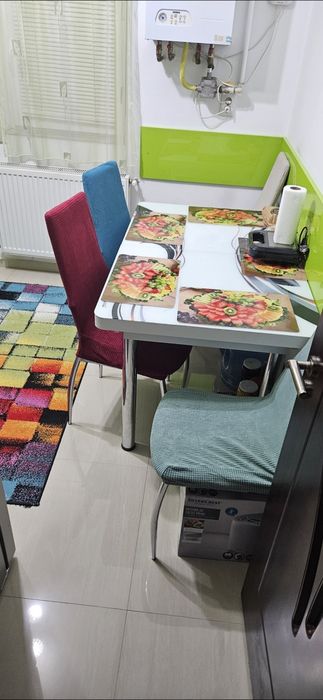 Masa bucatarie de sticla cu 4 scaune