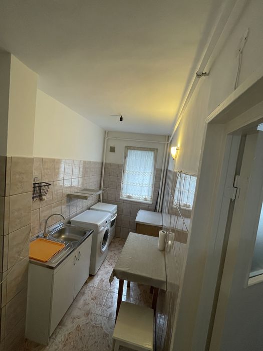 Persoana Fizica Inchiriez Apartament 2 camere Podu Ros liceu Emil Racovita