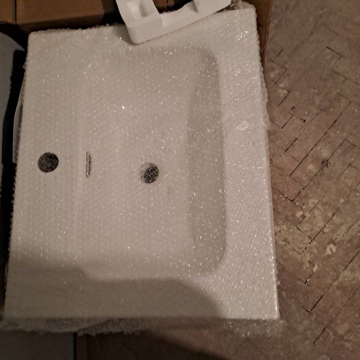 Долен шкаф за баня с мивка нов