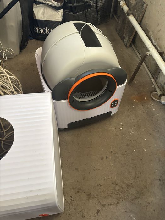 Продам латок для кошек автоматический