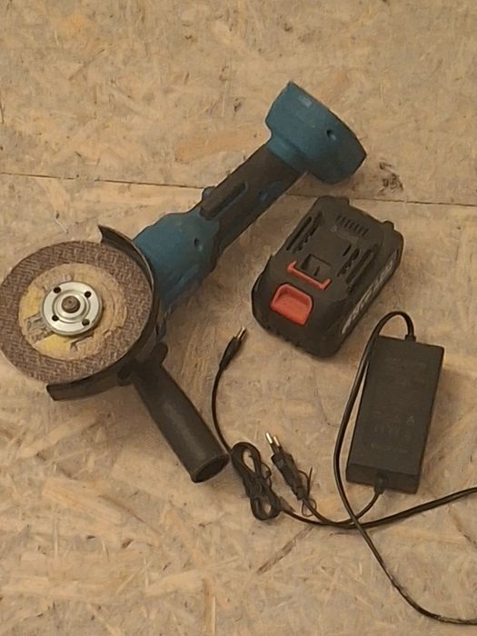 Продам аккумуляторную болгарку