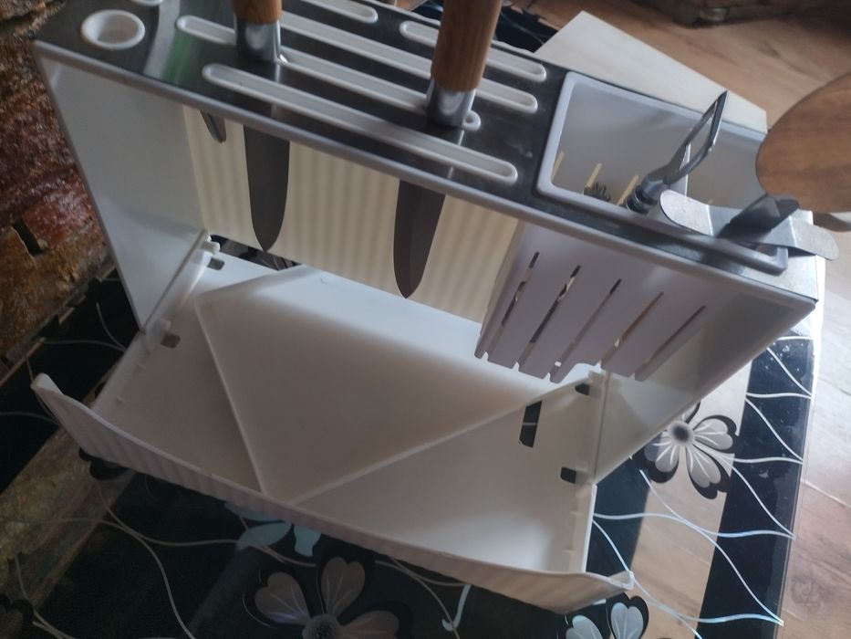 Поставка за ножове.