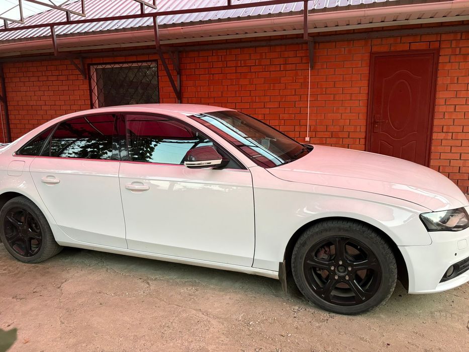 Продам авто Audi A4  1.8