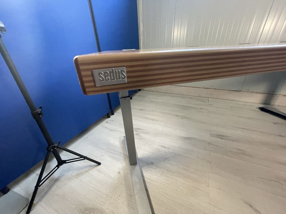 Висок клас! Бюро регулируем внос от германия