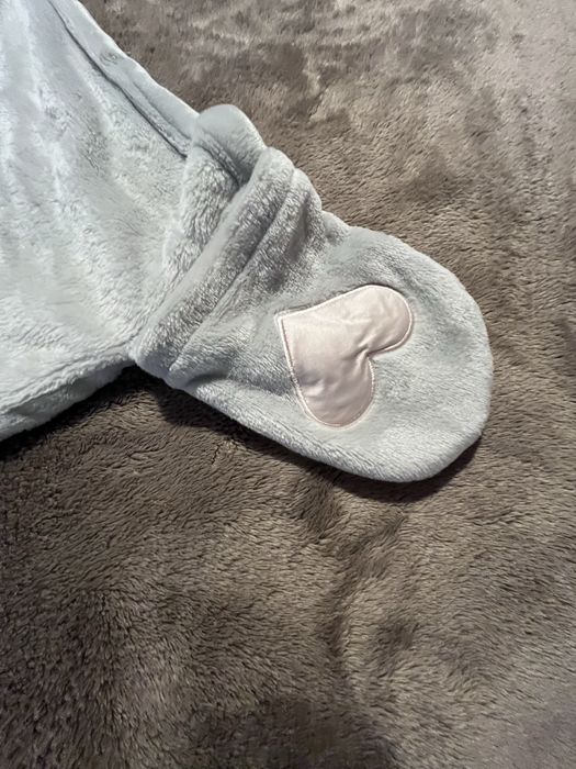 OYSHO Меко одеяло с качулка и джобове с лапи