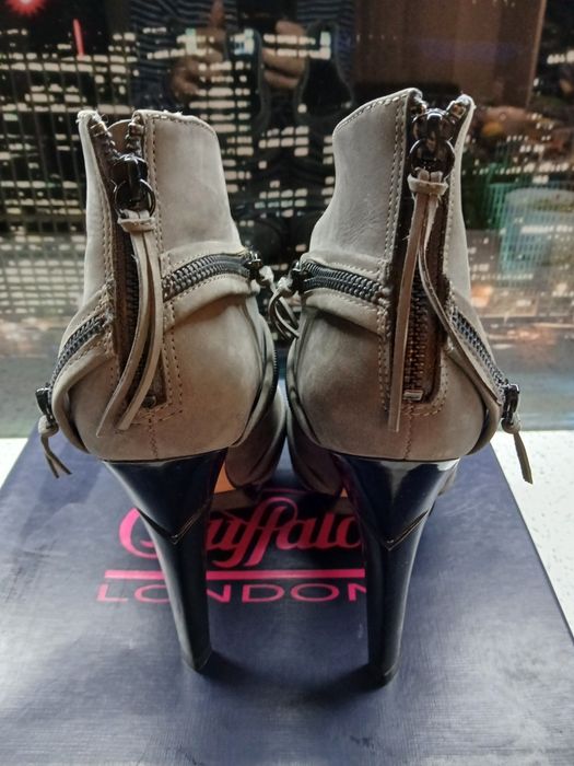 Дамски обувки с ток Buffalo