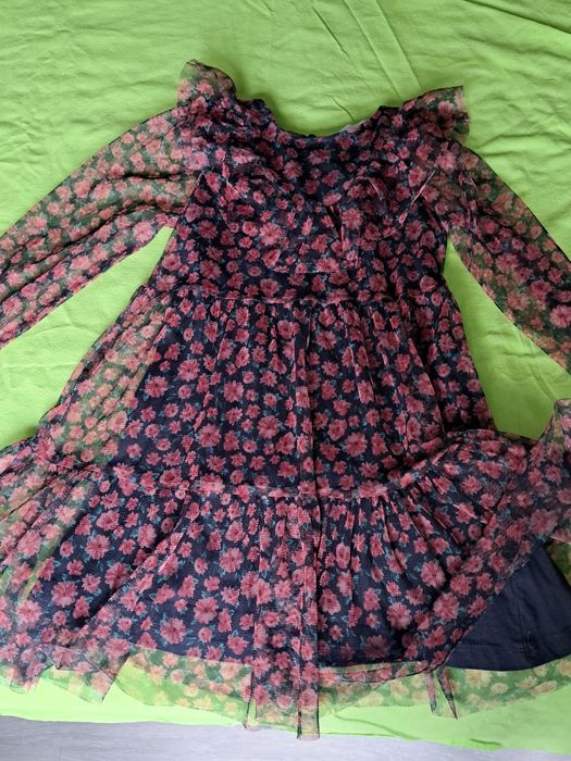 Рокли с дълъг ръкав р-р 116 всичко 10 €