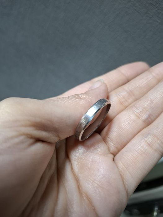 Продам мужское обручальное кольцо