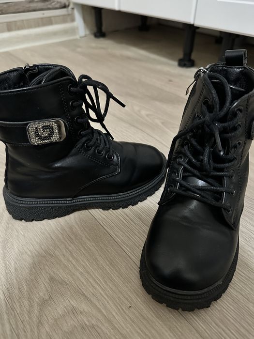 Продам ботинки весна осень на девочку