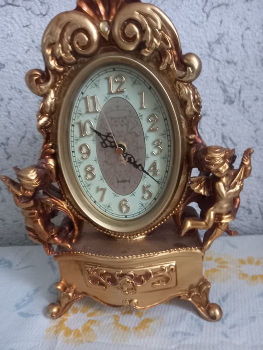 Продаются каминные часы. Высота 32 см., ширина  20 см.