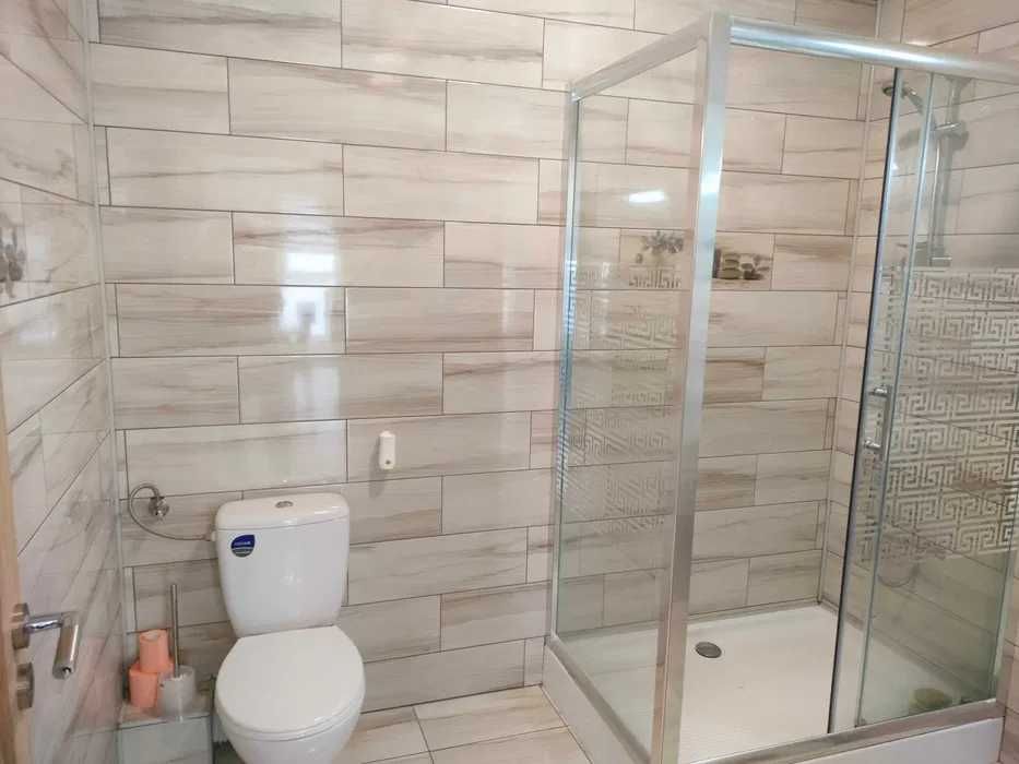 Închiriez pe 4 luni apartament utilat nou, cu 2 camere,în bloc nou