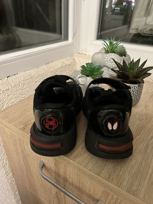 Adidas Marvel маратонки за момче 28