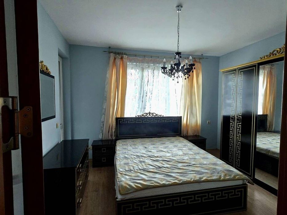 Дава се под наем Тристаен апартамент в Бургас, Меден рудник - зона Д - 112 кв.м за 488.58 € - Снимка #2