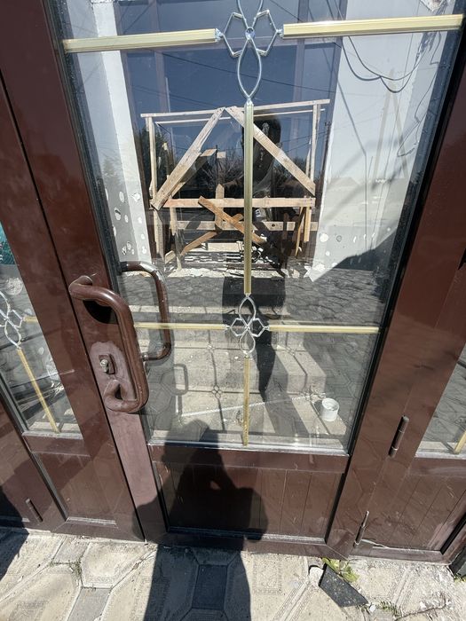 Входные  двери рама алюминий