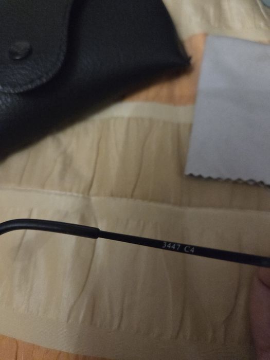 Продаются очки RayBan.
