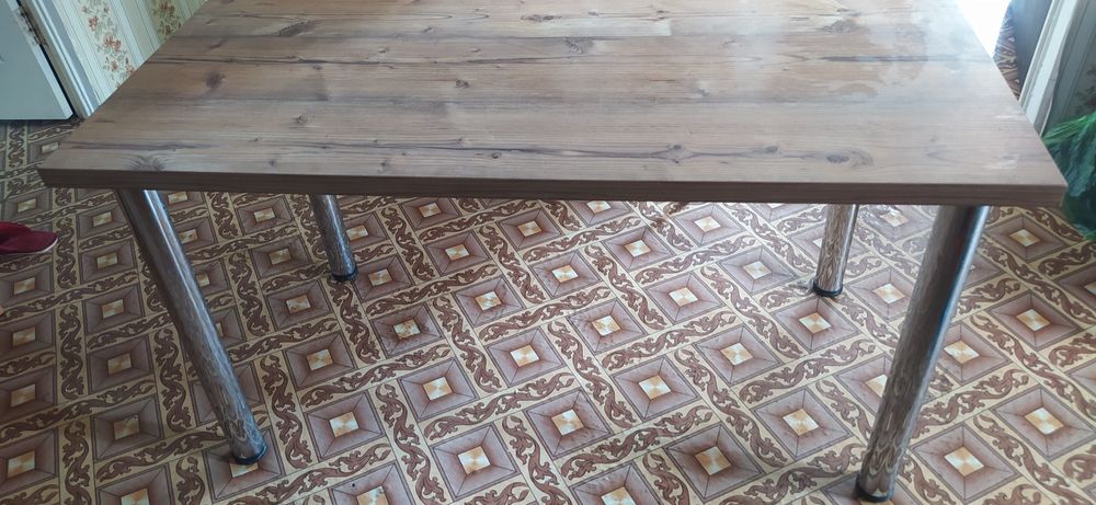 Стол овальное 1.50*0.70, хорошее качество