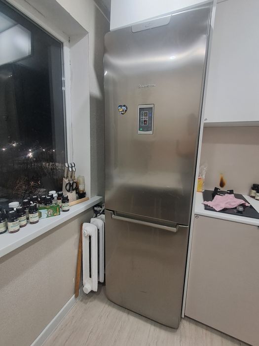 Продам холодильник аристон