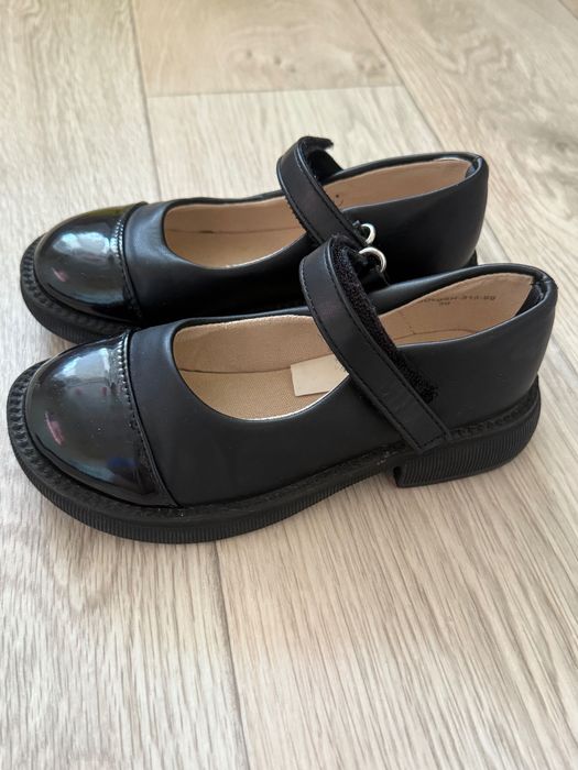 Продам туфельки на девочку 30 размер