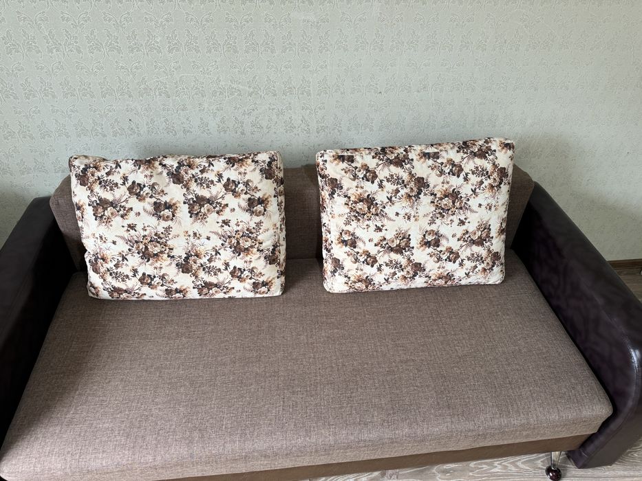 Диван                     .