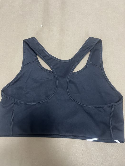 Спортно бюстие Nike.