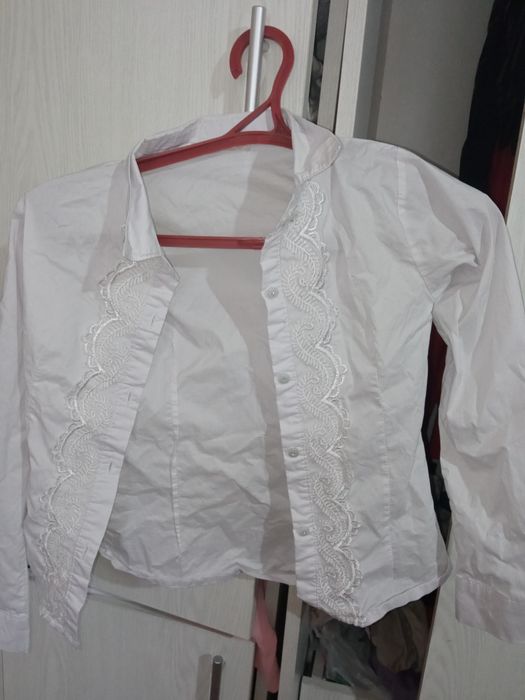 Продам школьные блузки